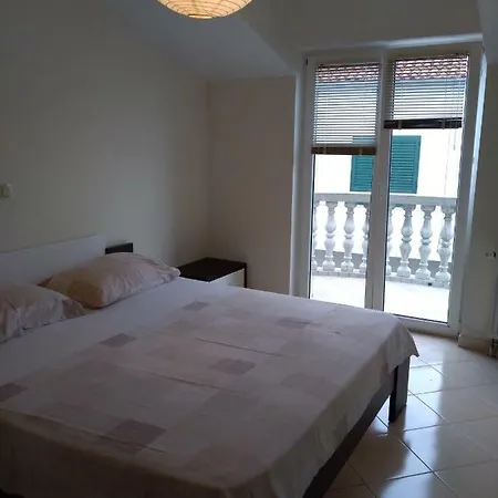 Tonia Apartment